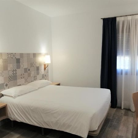Hostal Restaurante Villa De 브리우에가 외부 사진