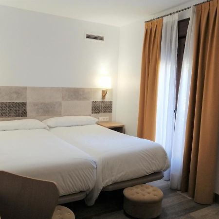 Hostal Restaurante Villa De 브리우에가 외부 사진