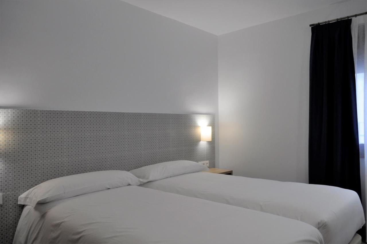 Hostal Restaurante Villa De 브리우에가 외부 사진