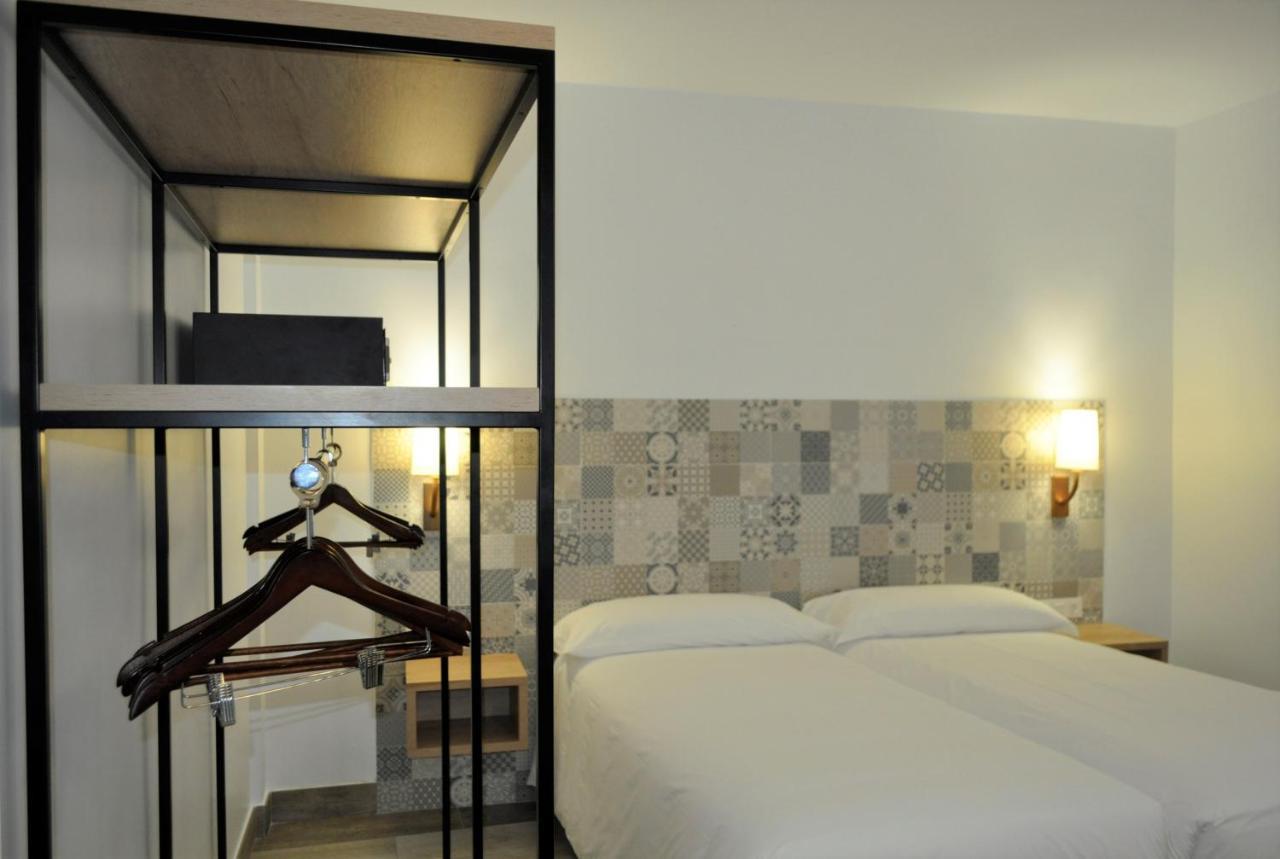 Hostal Restaurante Villa De 브리우에가 외부 사진