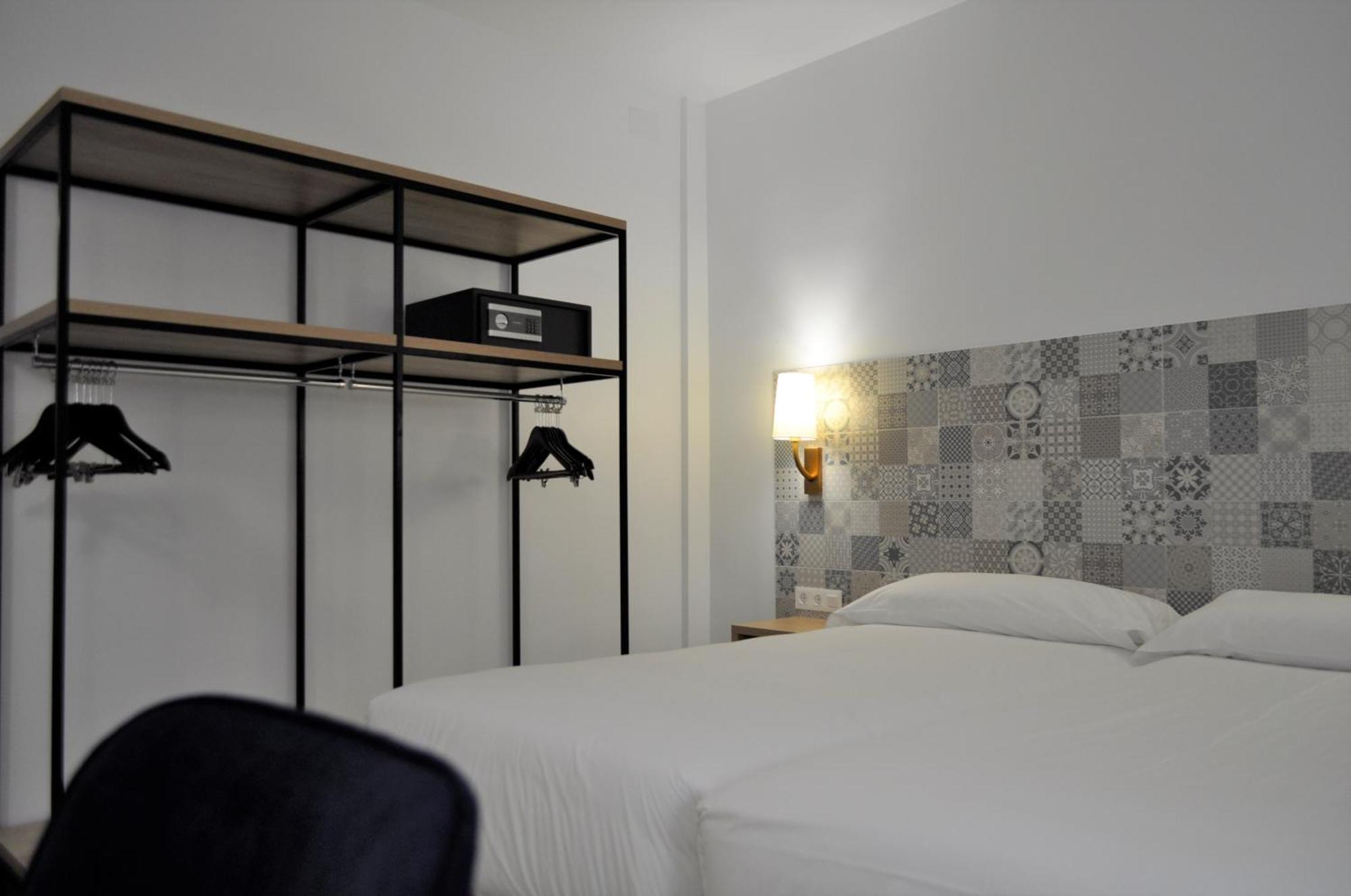 Hostal Restaurante Villa De 브리우에가 외부 사진