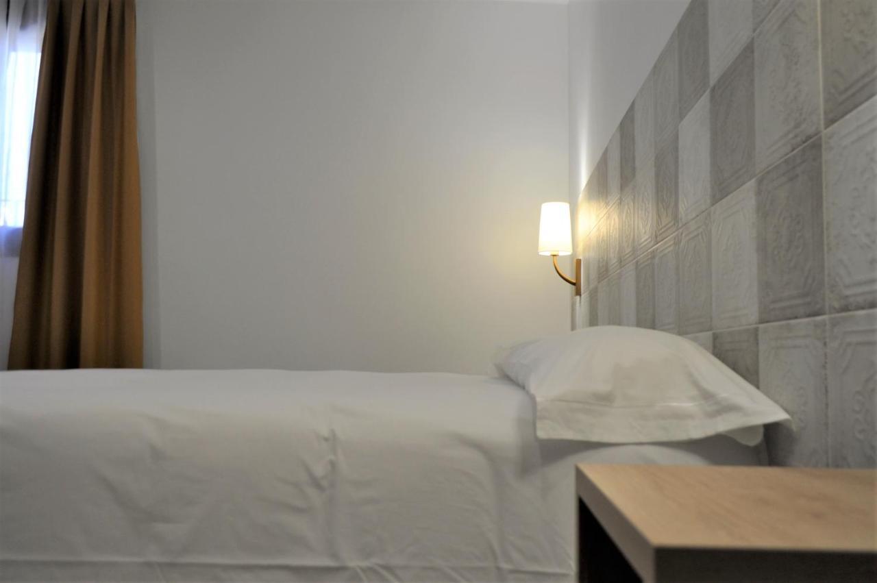 Hostal Restaurante Villa De 브리우에가 외부 사진