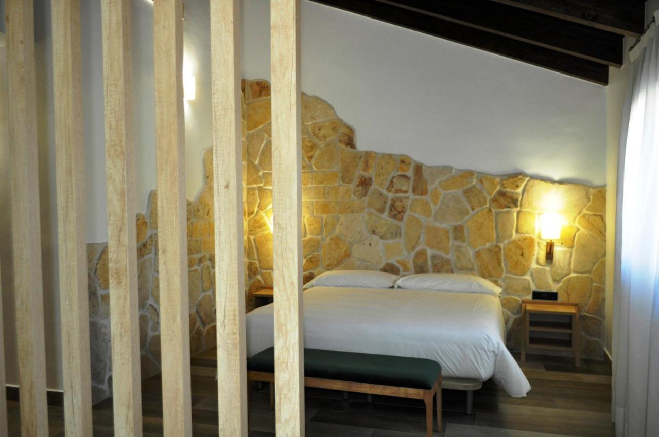 Hostal Restaurante Villa De 브리우에가 외부 사진