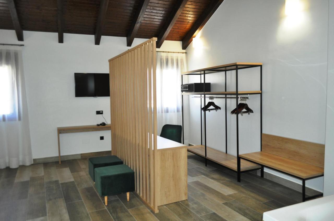 Hostal Restaurante Villa De 브리우에가 외부 사진