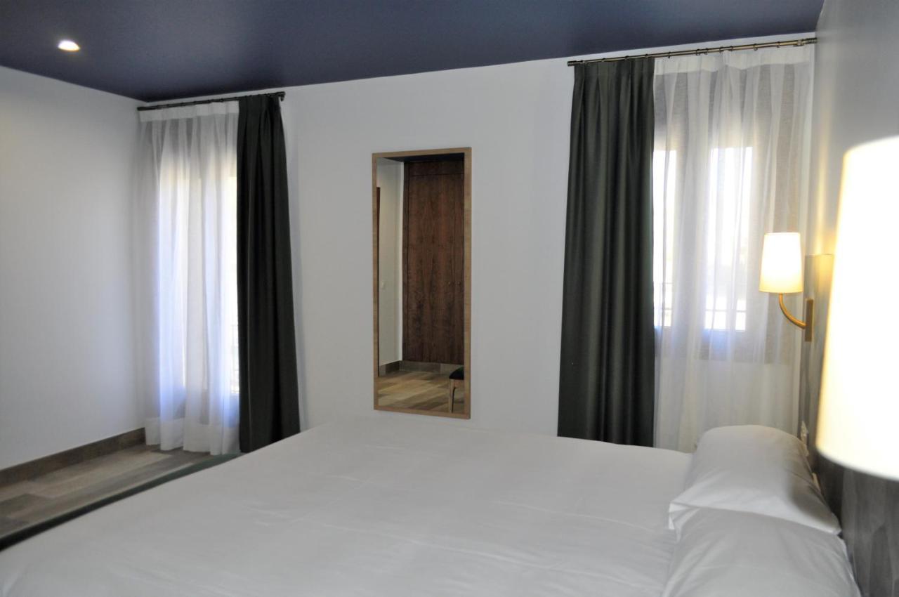 Hostal Restaurante Villa De 브리우에가 외부 사진