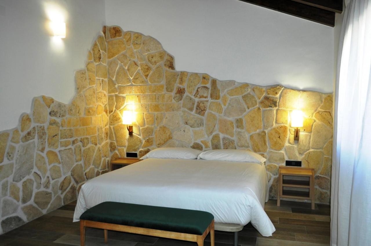Hostal Restaurante Villa De 브리우에가 외부 사진