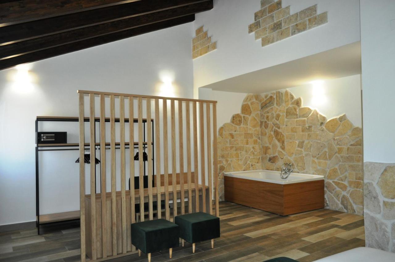 Hostal Restaurante Villa De 브리우에가 외부 사진