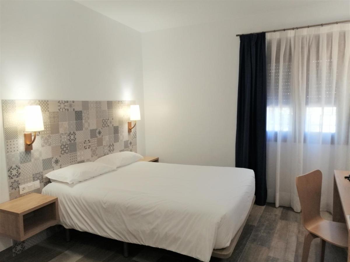 Hostal Restaurante Villa De 브리우에가 외부 사진